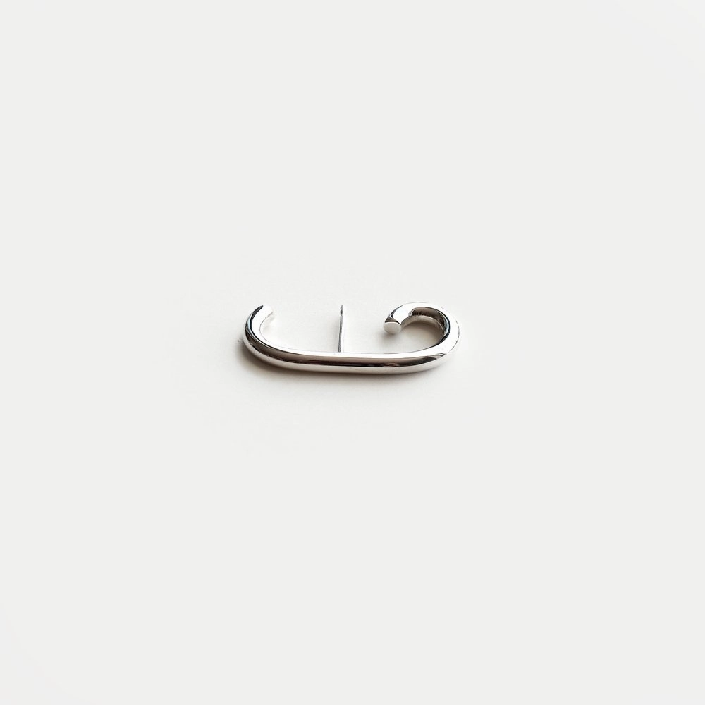 BOLD HUG EARRING
