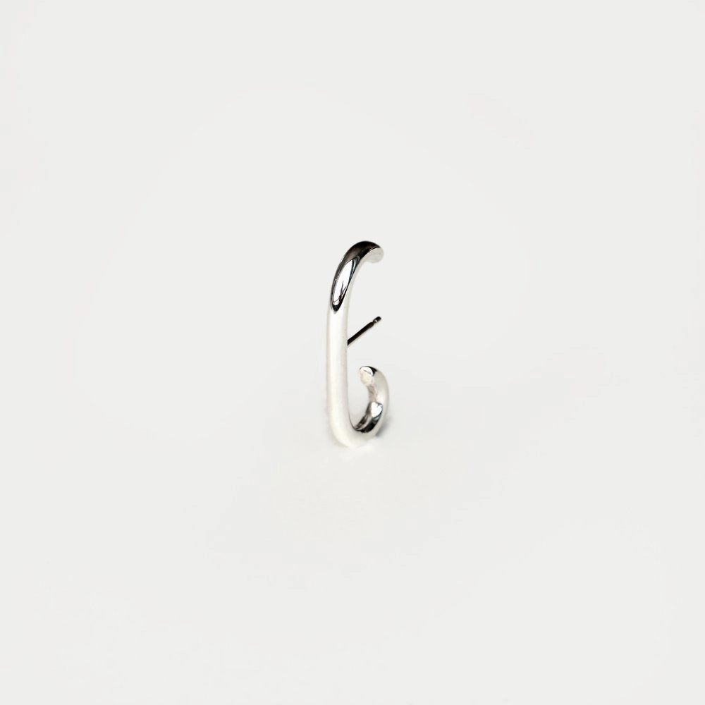 BOLD HUG EARRING