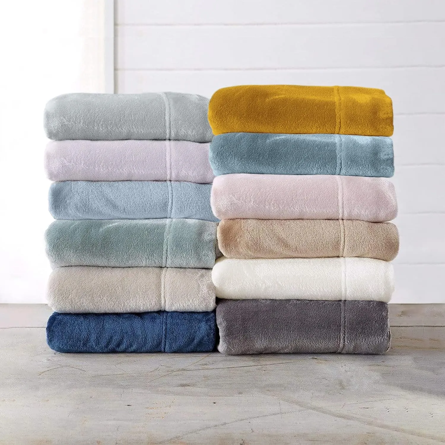 Great Bay Home Extra Soft Velvet Plush Twin Micro Fleece Sheet Set | Deluxe Microplush Non Pilling Sheets, Deep Pocket | Lavish Sherpa Velvet Luxe Collection (Twin, Blush Pink)
