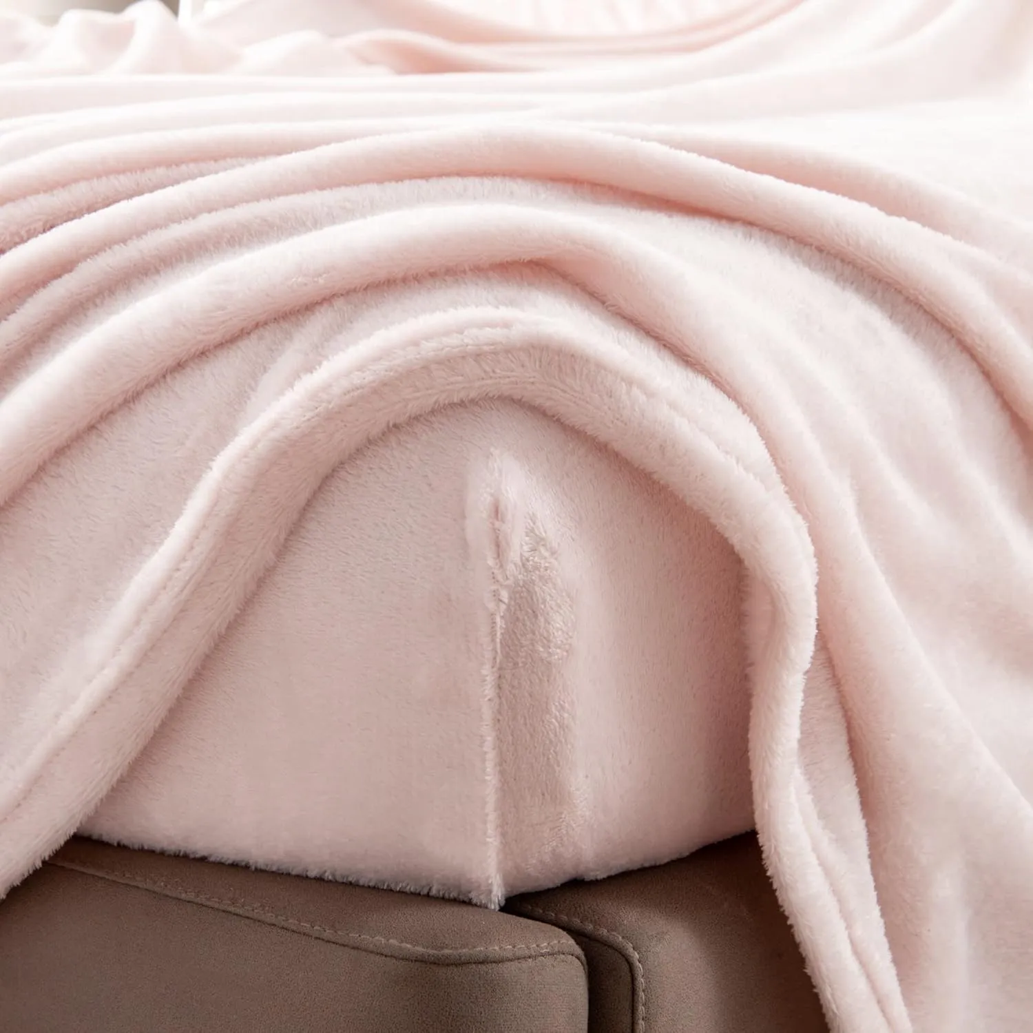 Great Bay Home Extra Soft Velvet Plush Twin Micro Fleece Sheet Set | Deluxe Microplush Non Pilling Sheets, Deep Pocket | Lavish Sherpa Velvet Luxe Collection (Twin, Blush Pink)