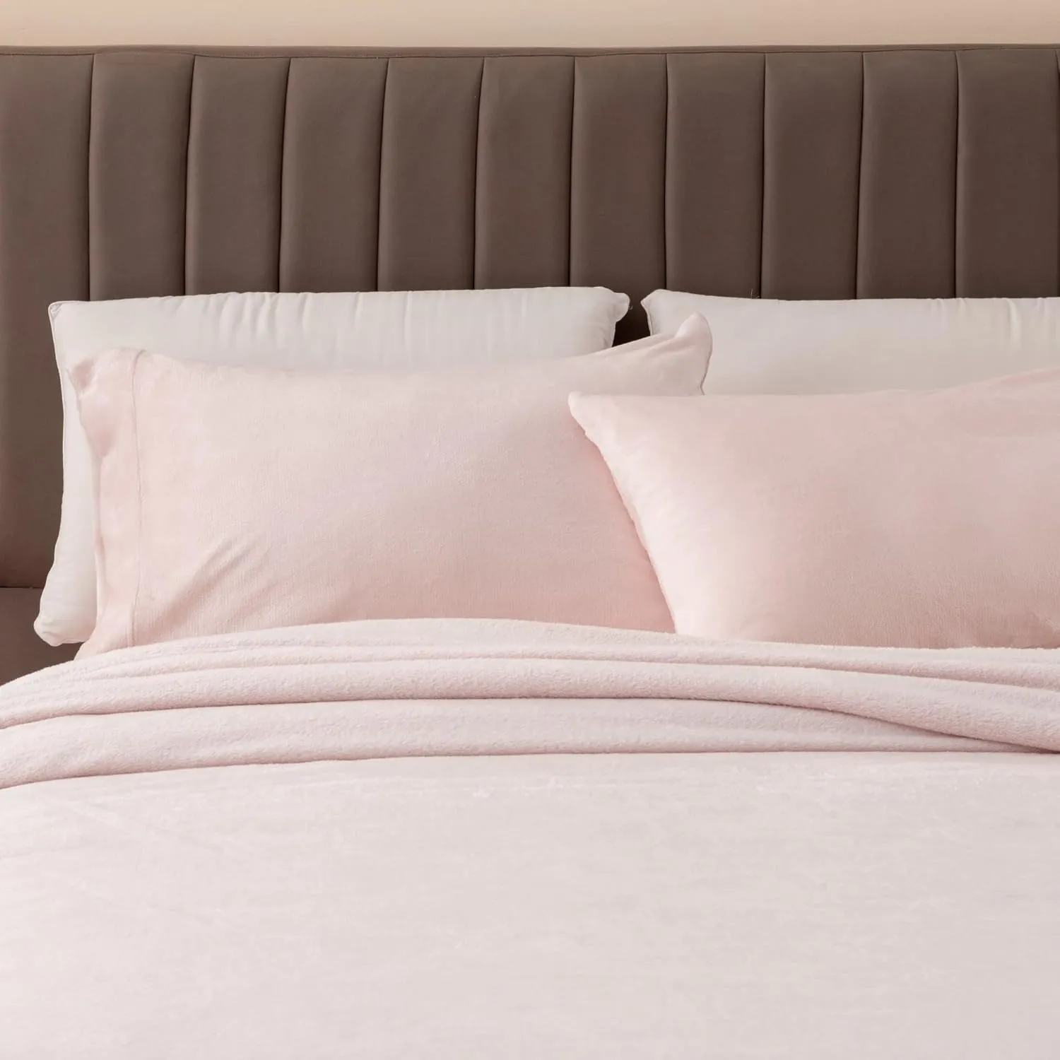 Great Bay Home Extra Soft Velvet Plush Twin Micro Fleece Sheet Set | Deluxe Microplush Non Pilling Sheets, Deep Pocket | Lavish Sherpa Velvet Luxe Collection (Twin, Blush Pink)