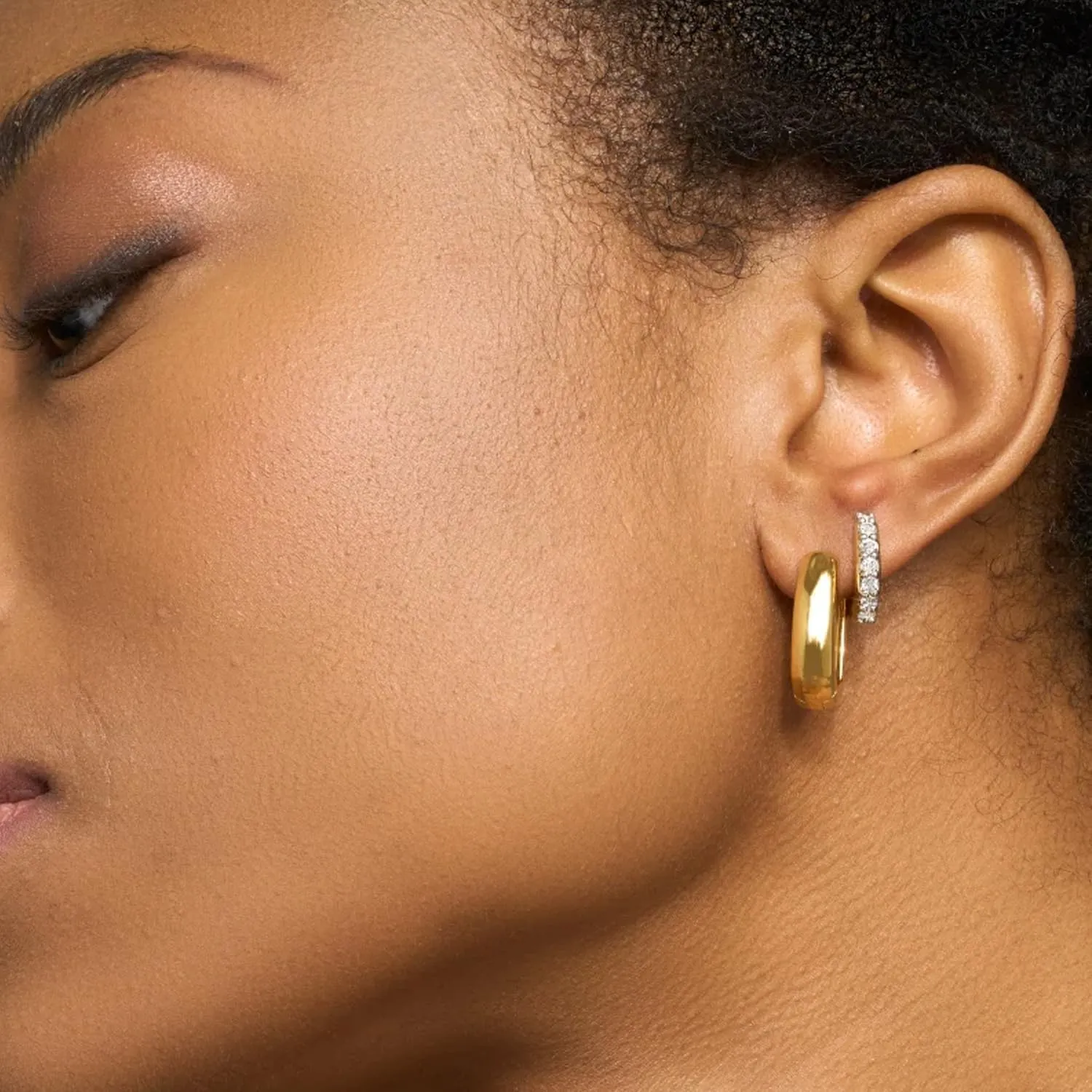Kendra Scott Ellen Wide Huggie Earrings