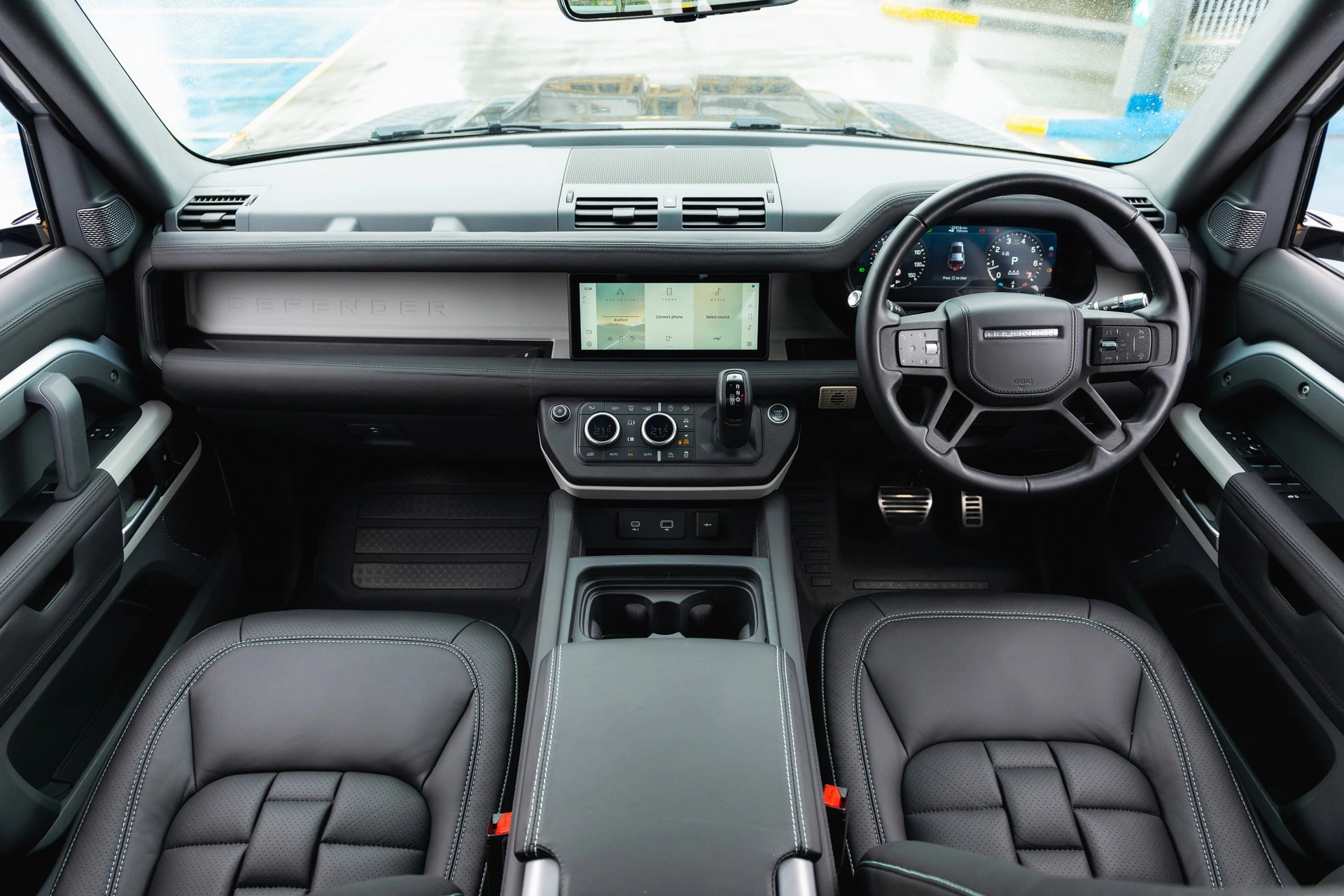 Land Rover Defender 110 - Satin Silver Exterior