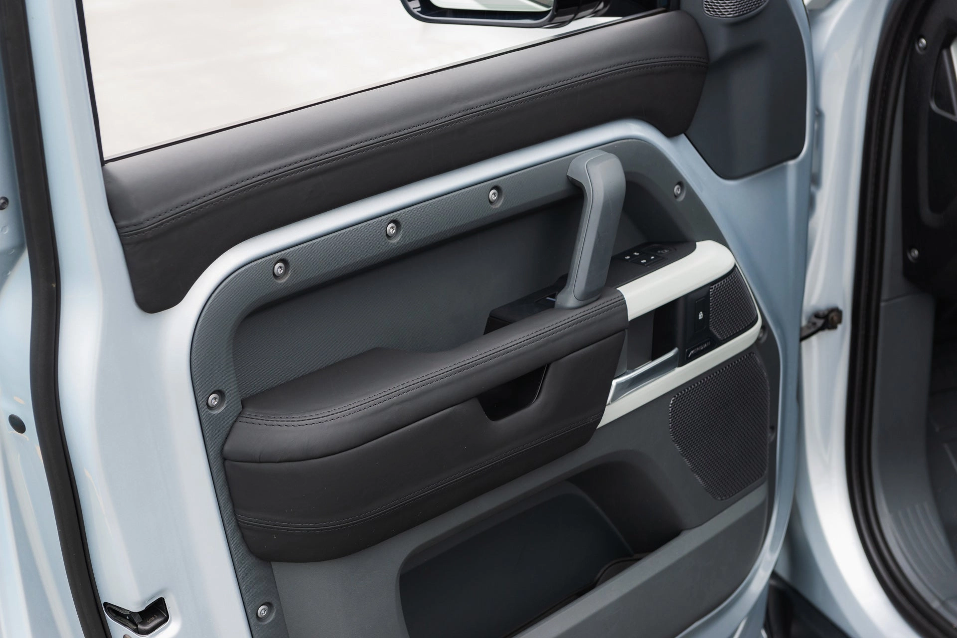 Land Rover Defender 110 - Satin Silver Exterior