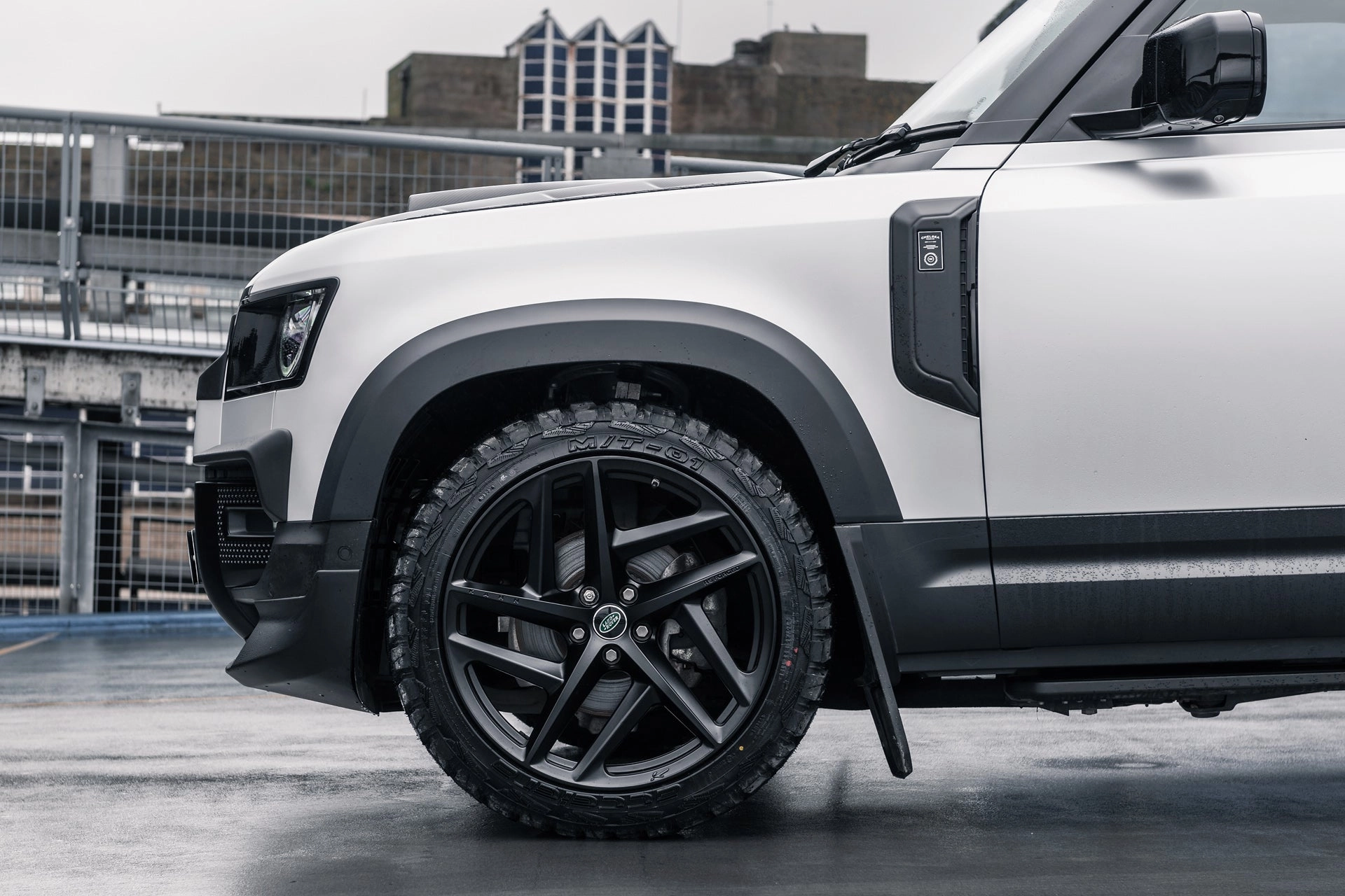 Land Rover Defender 110 - Satin Silver Exterior