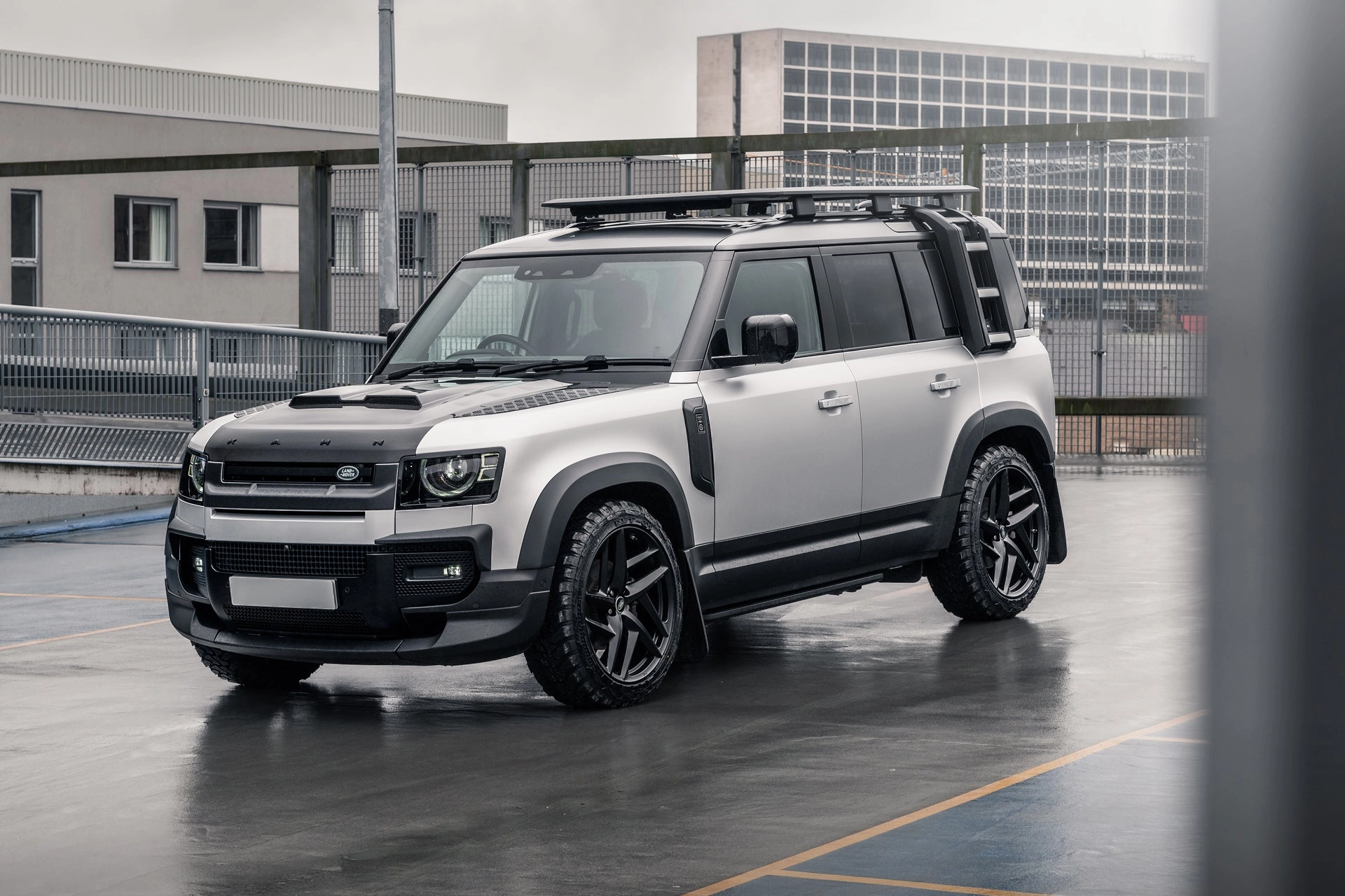 Land Rover Defender 110 - Satin Silver Exterior