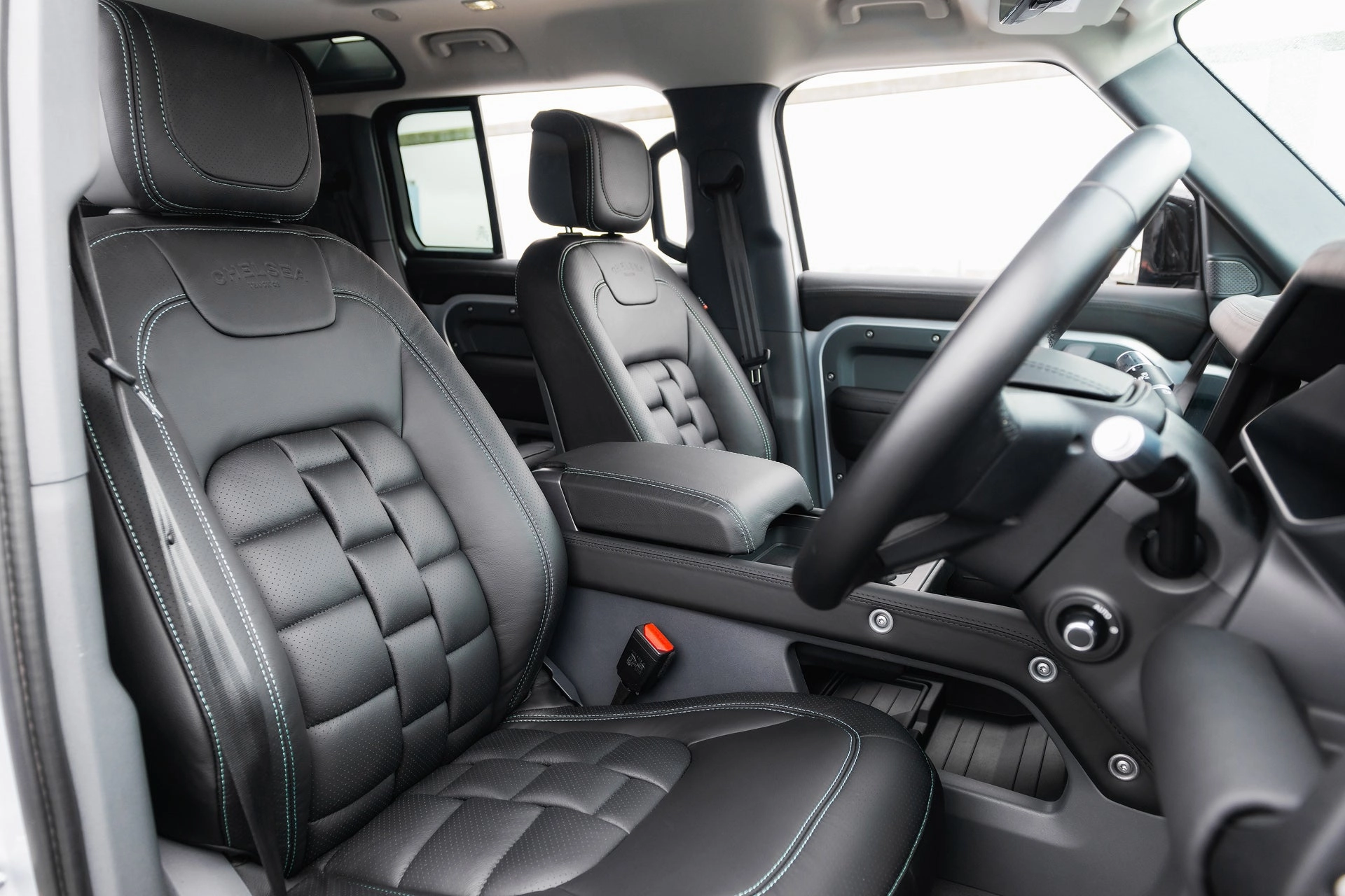 Land Rover Defender 110 - Satin Silver Exterior