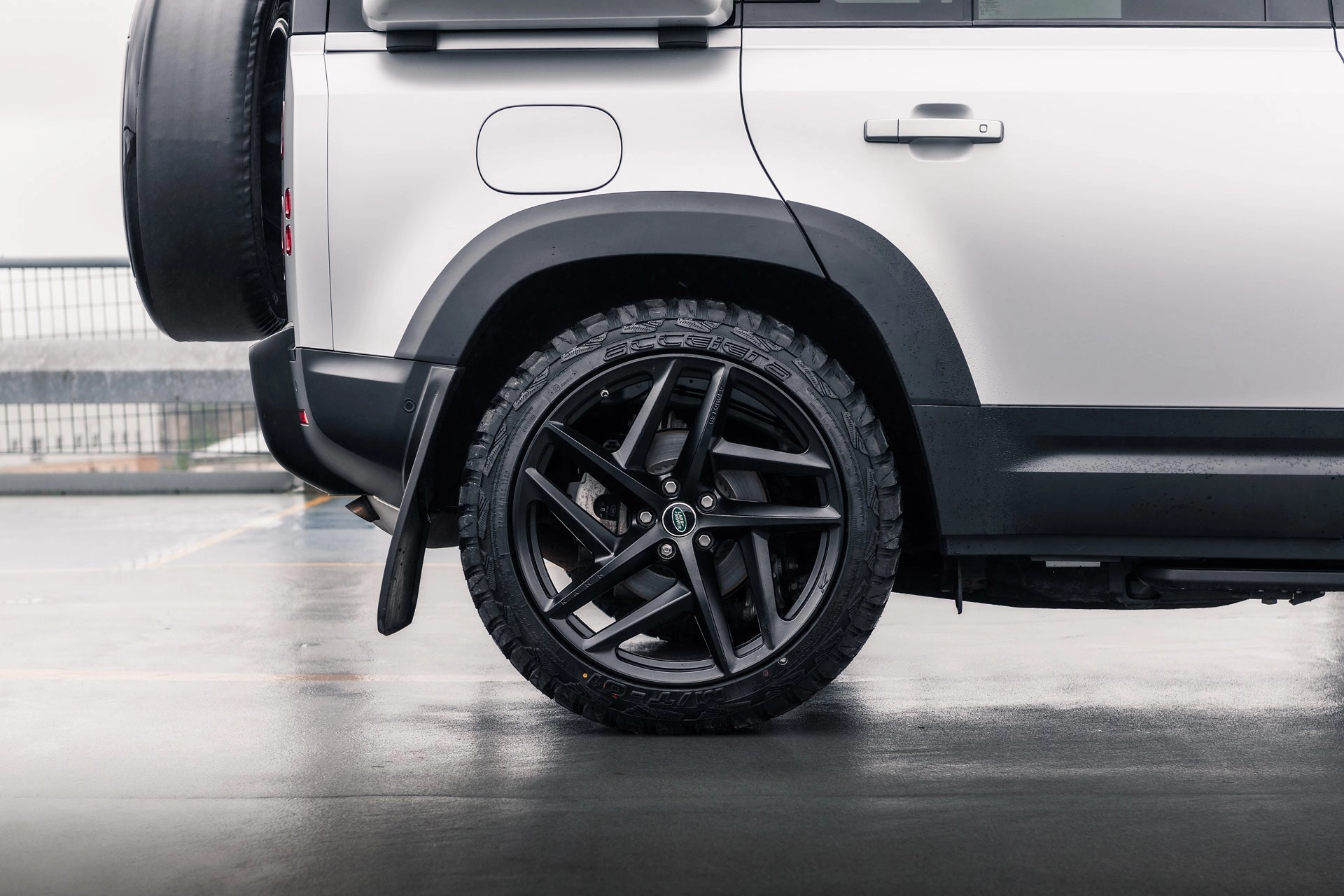 Land Rover Defender 110 - Satin Silver Exterior