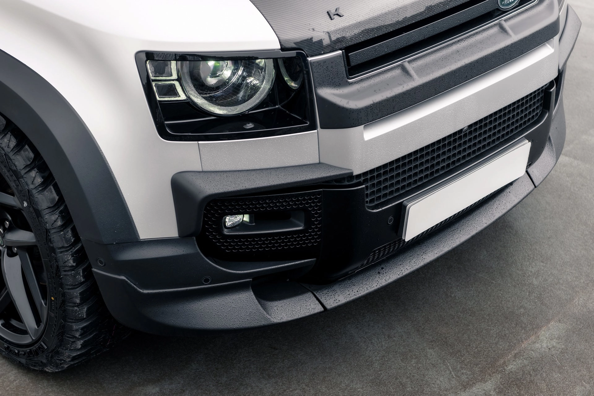 Land Rover Defender 110 - Satin Silver Exterior