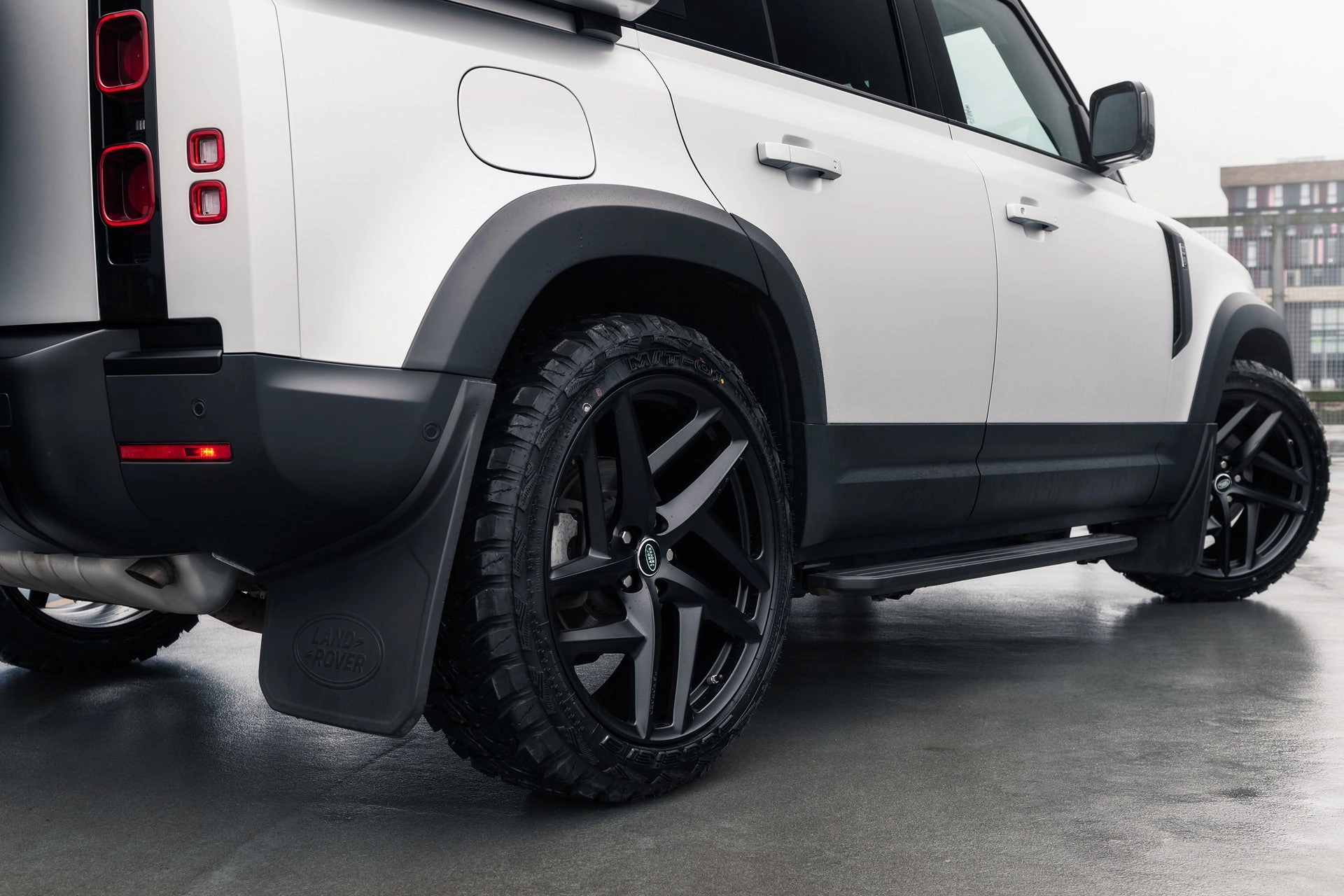 Land Rover Defender 110 - Satin Silver Exterior