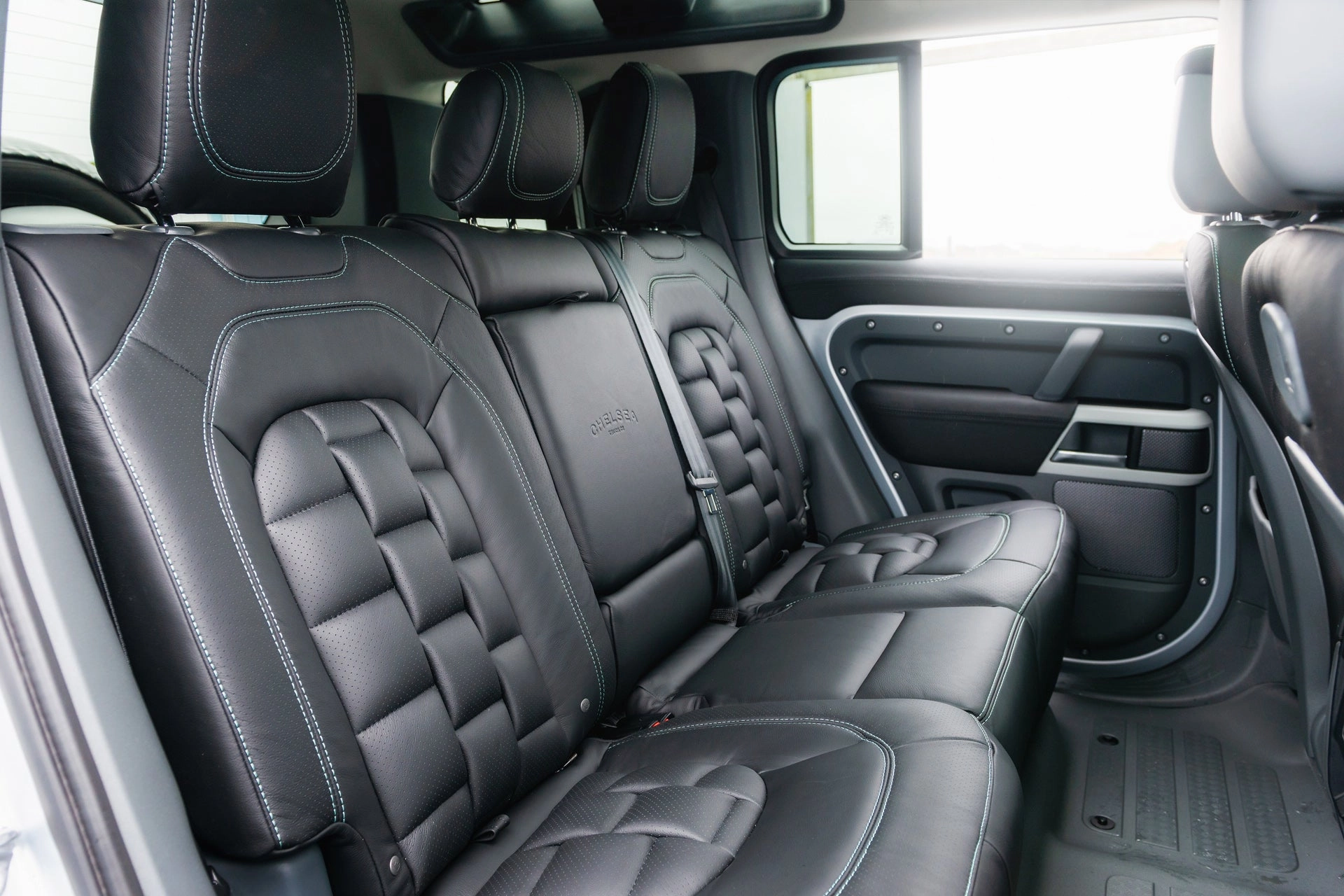 Land Rover Defender 110 - Satin Silver Exterior