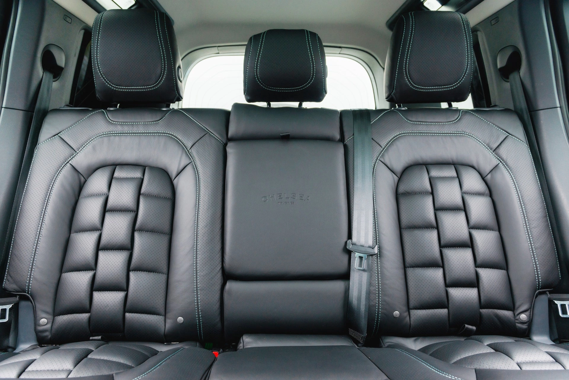 Land Rover Defender 110 - Satin Silver Exterior
