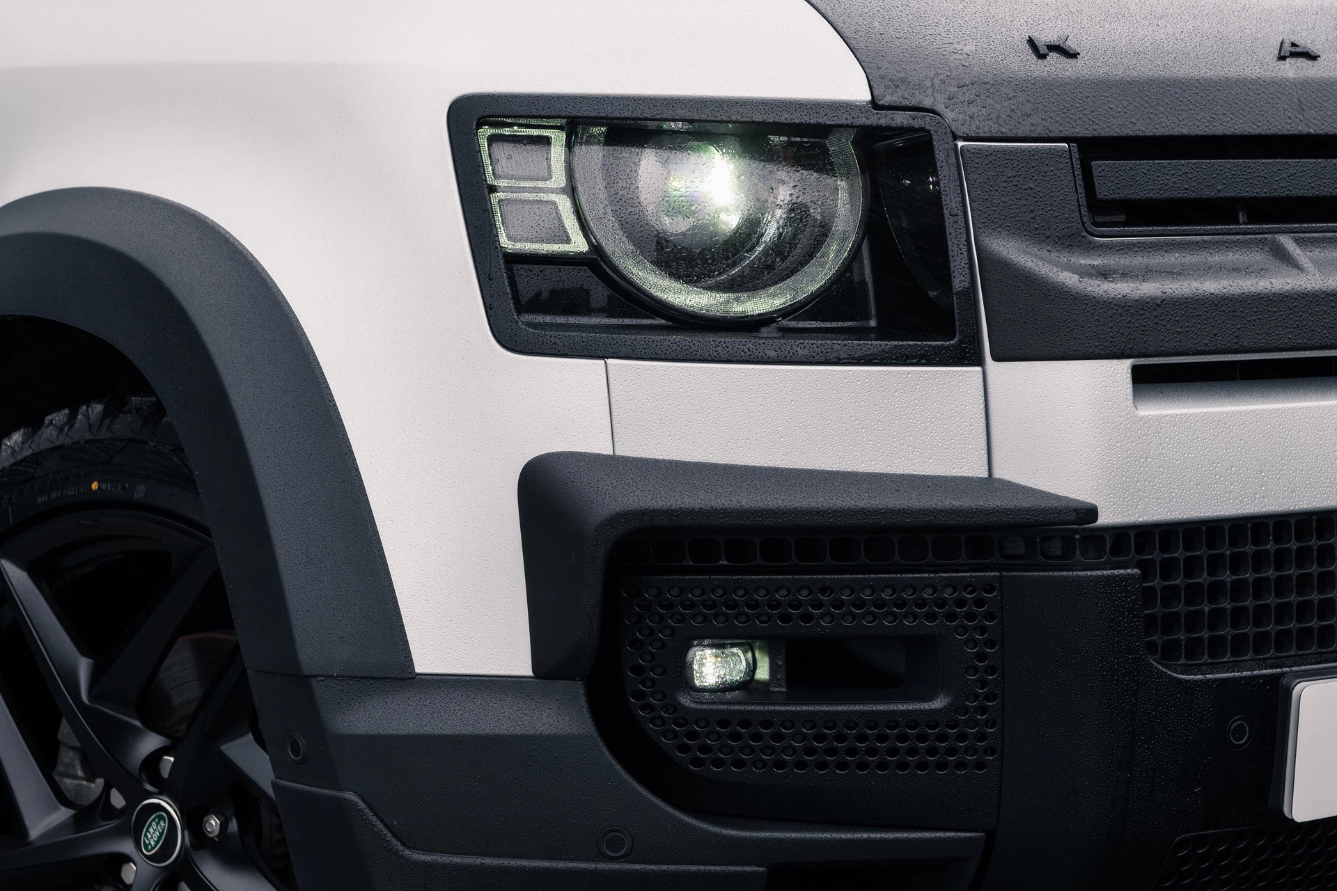 Land Rover Defender 110 - Satin Silver Exterior