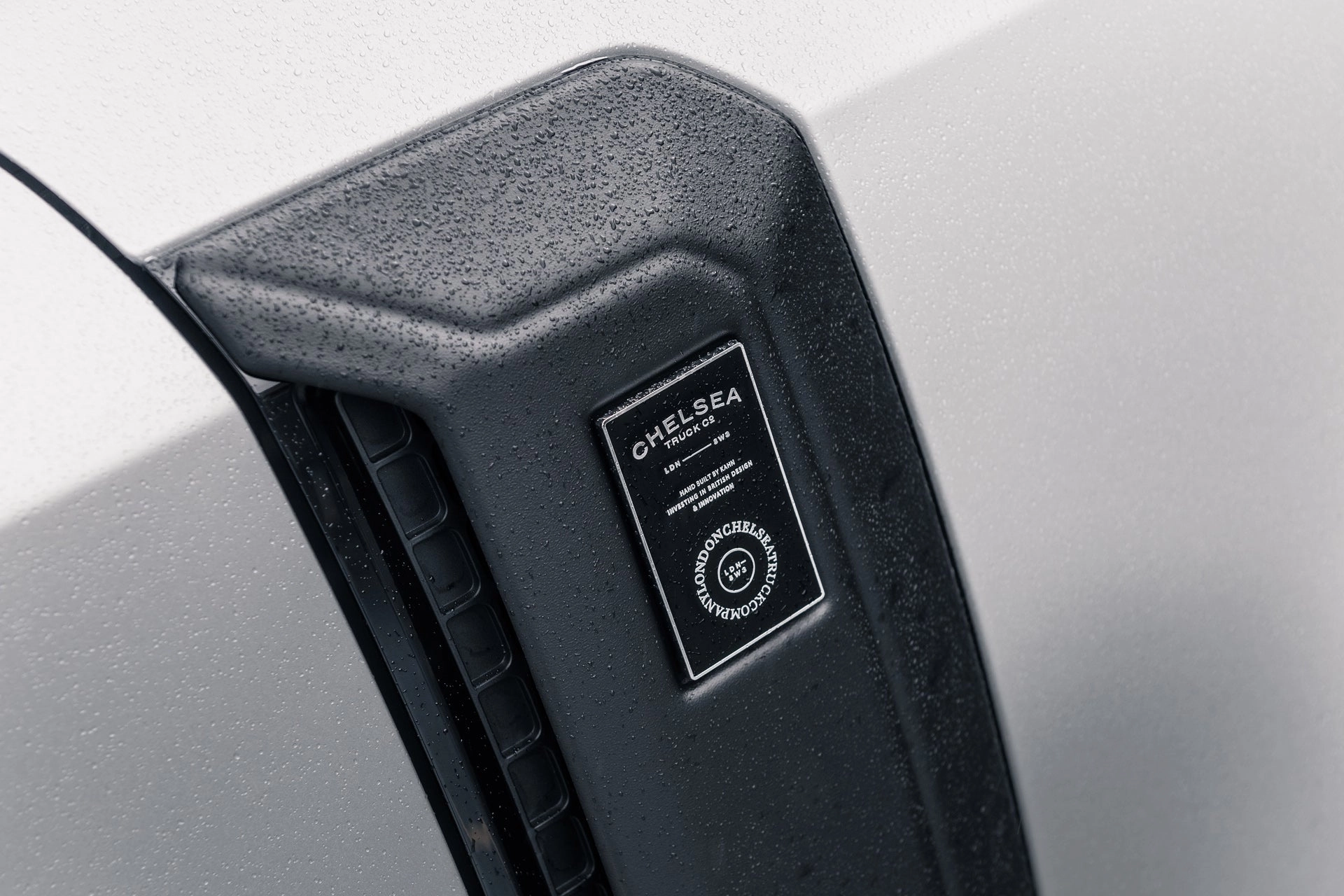 Land Rover Defender 110 - Satin Silver Exterior