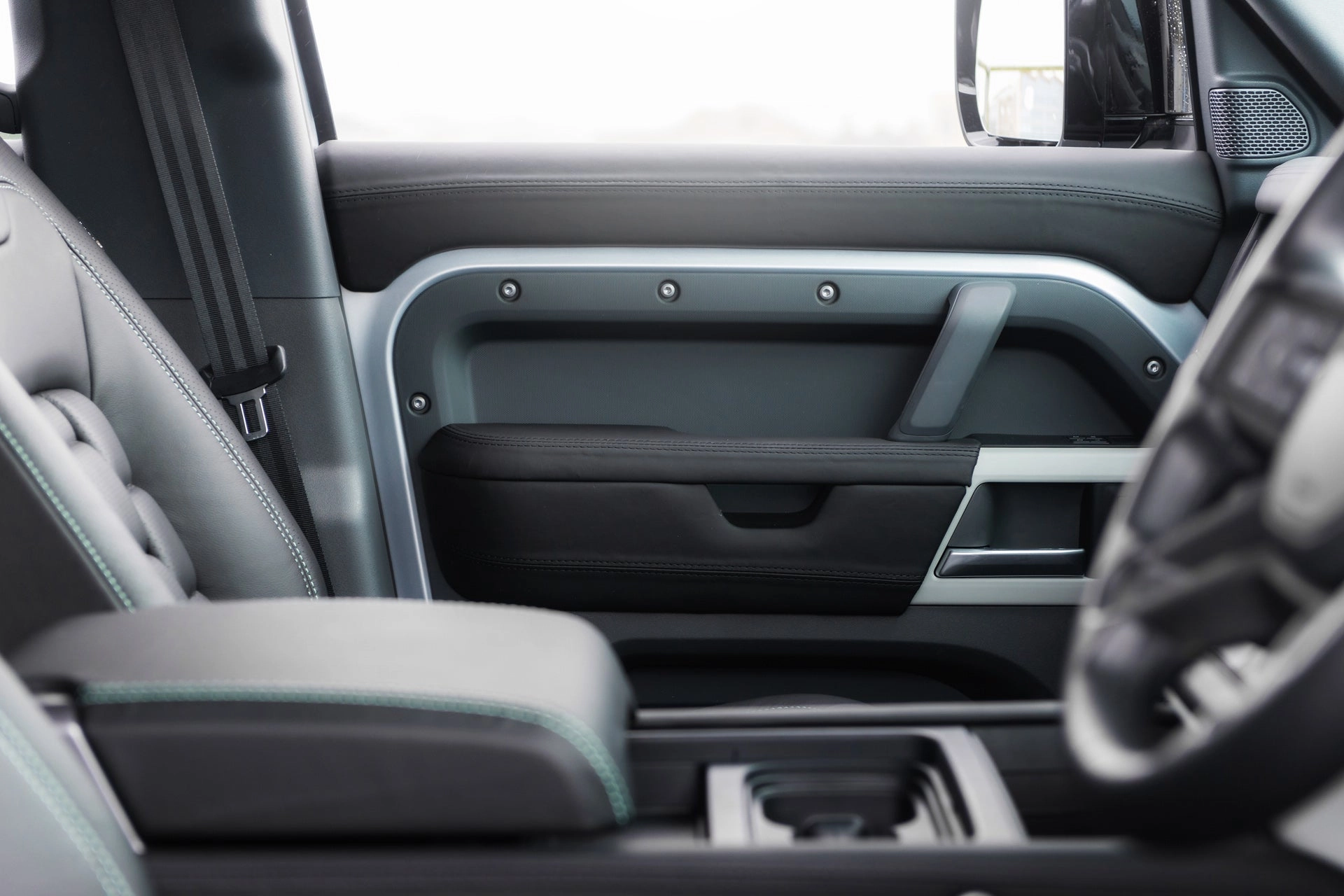Land Rover Defender 110 - Satin Silver Exterior