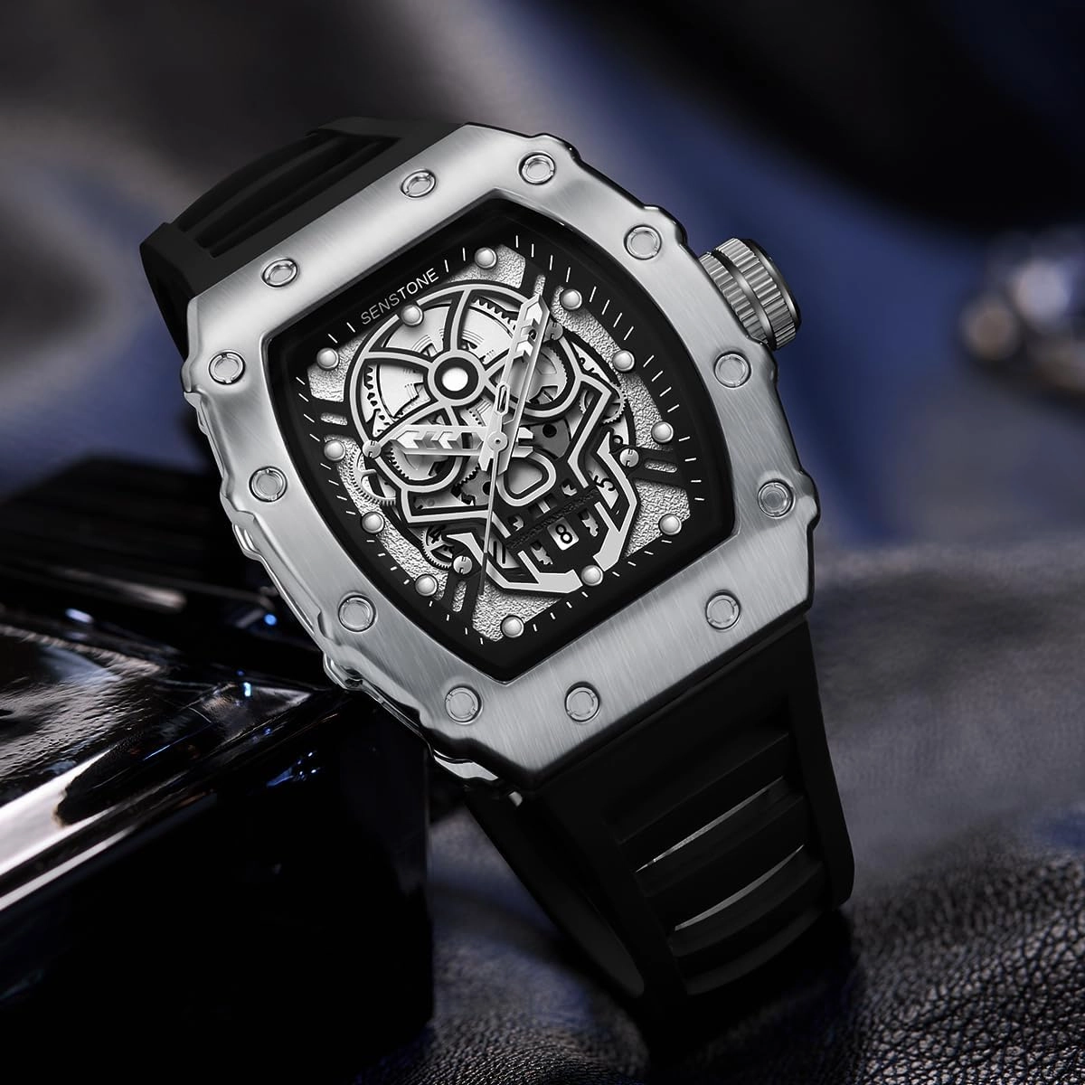 Men's Retro Punk Skull Tonneau Analog Skeleton Sports Watch, Luminous Rubber Strap, Silicone Band