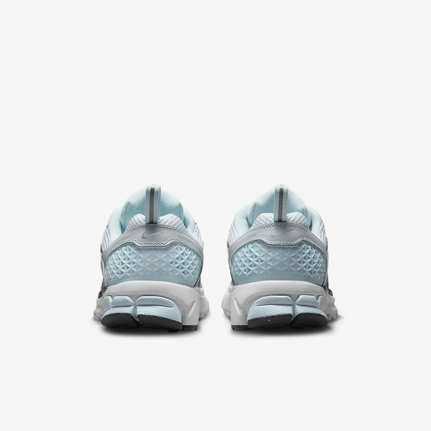 Nike Vomero 5 Big Kids' Shoes (HQ3255-043, Pure Platinum/Glacier Blue/Wolf Grey/Metallic Silver)