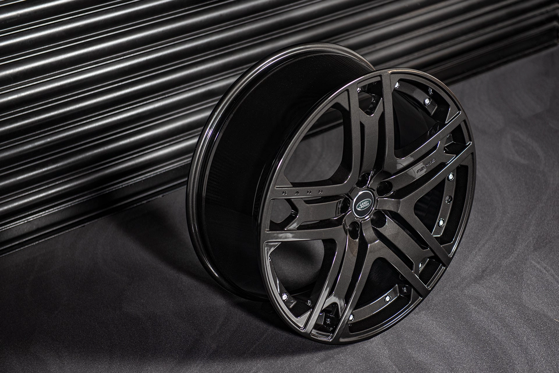 RANGE ROVER SPORT SVR (2015–2018) RS600 LIGHT ALLOY WHEELS