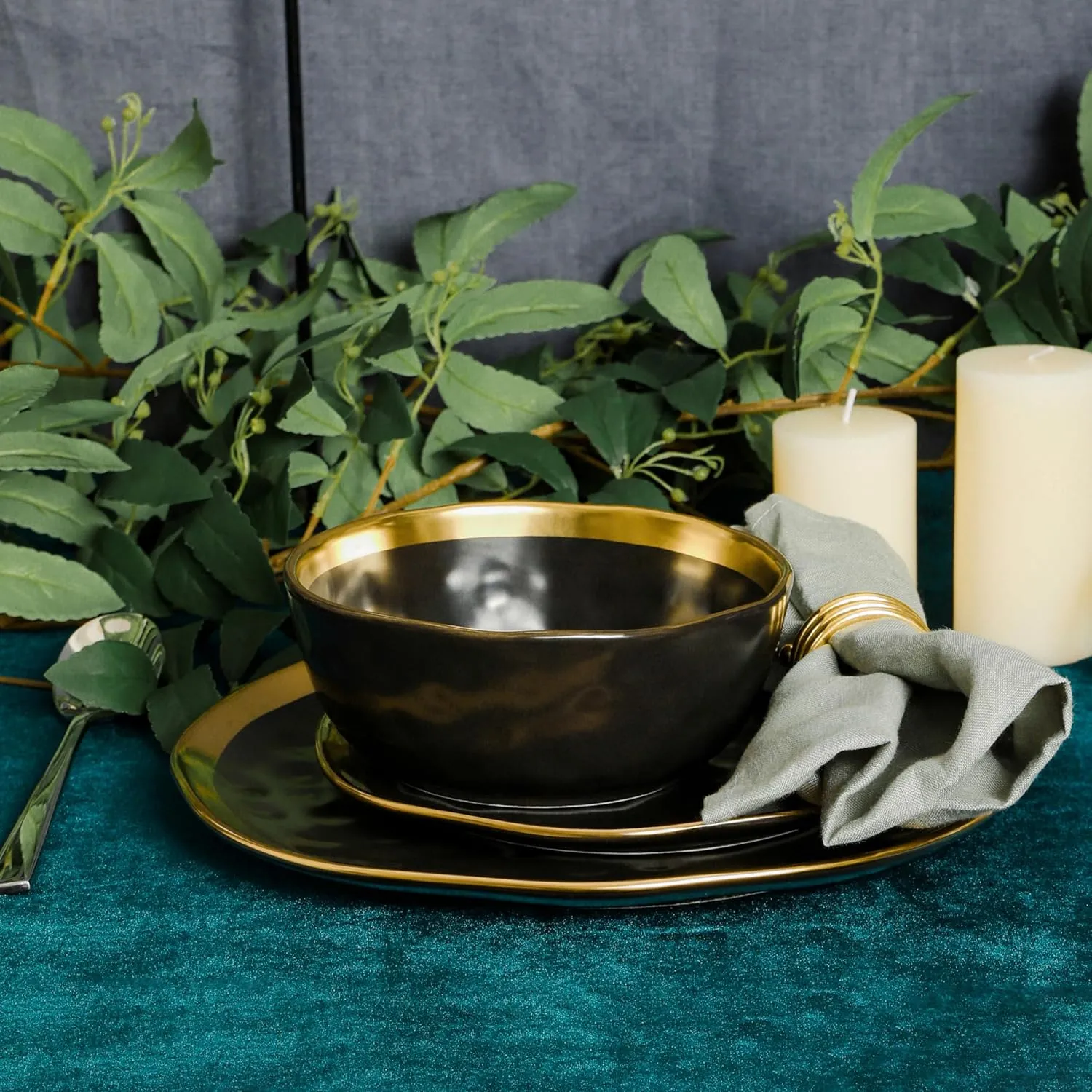 Stone Lain Florian Modern Porcelain 16 Piece Dinnerware Set, Plates and Bowls Set, Dish set for 4, Black And Golden Rim