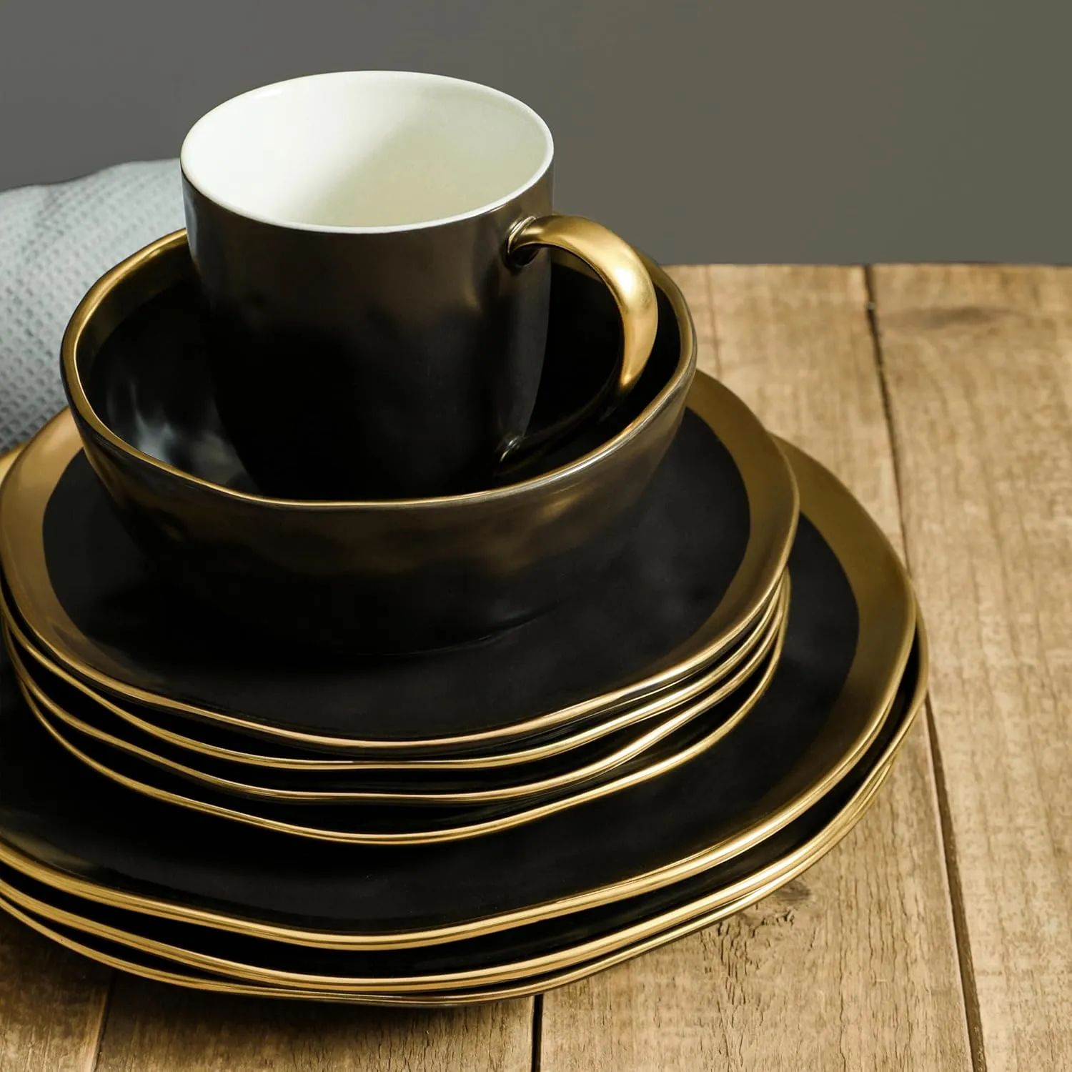 Stone Lain Florian Modern Porcelain 16 Piece Dinnerware Set, Plates and Bowls Set, Dish set for 4, Black And Golden Rim