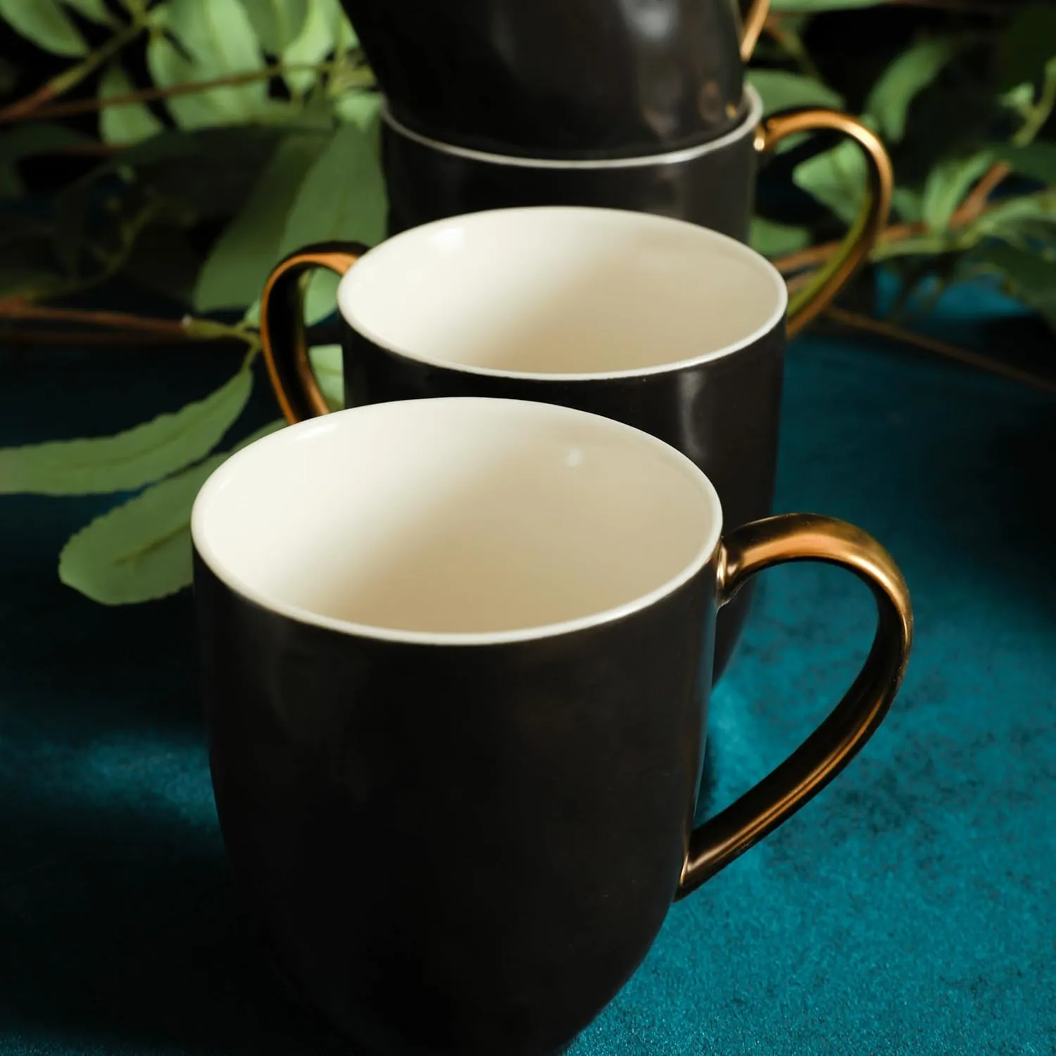 Stone Lain Florian Modern Porcelain 16 Piece Dinnerware Set, Plates and Bowls Set, Dish set for 4, Black And Golden Rim
