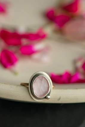 SWEET ROSE QUARTZ RING