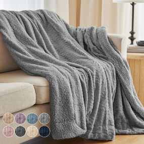 The Connecticut Home Co Throw Blanket for Couch, Soft Fluffy Room Decor, Cozy Warm Throws for Bed, Couches, Gifts for Women, Bedroom Cute Aesthetic Blankets Faux Fur and Sherpa, 65x50, Silver