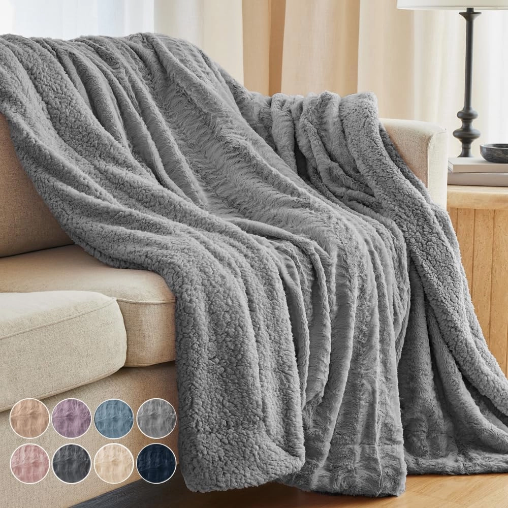 The Connecticut Home Co Throw Blanket for Couch, Soft Fluffy Room Decor, Cozy Warm Throws for Bed, Couches, Gifts for Women, Bedroom Cute Aesthetic Blankets Faux Fur and Sherpa, 65x50, Silver