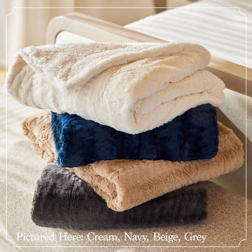The Connecticut Home Co Throw Blanket for Couch, Soft Fluffy Room Decor, Cozy Warm Throws for Bed, Couches, Gifts for Women, Bedroom Cute Aesthetic Blankets Faux Fur and Sherpa, 65x50, Silver