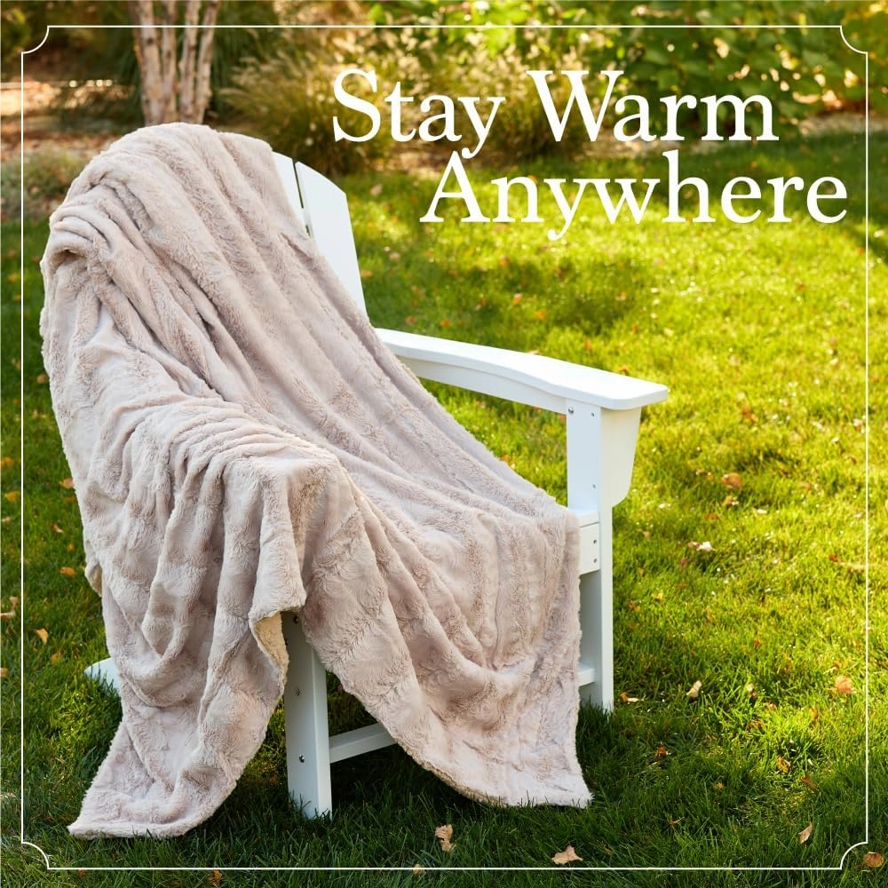 The Connecticut Home Co Throw Blanket for Couch, Soft Fluffy Room Decor, Cozy Warm Throws for Bed, Couches, Gifts for Women, Bedroom Cute Aesthetic Blankets Faux Fur and Sherpa, 65x50, Silver