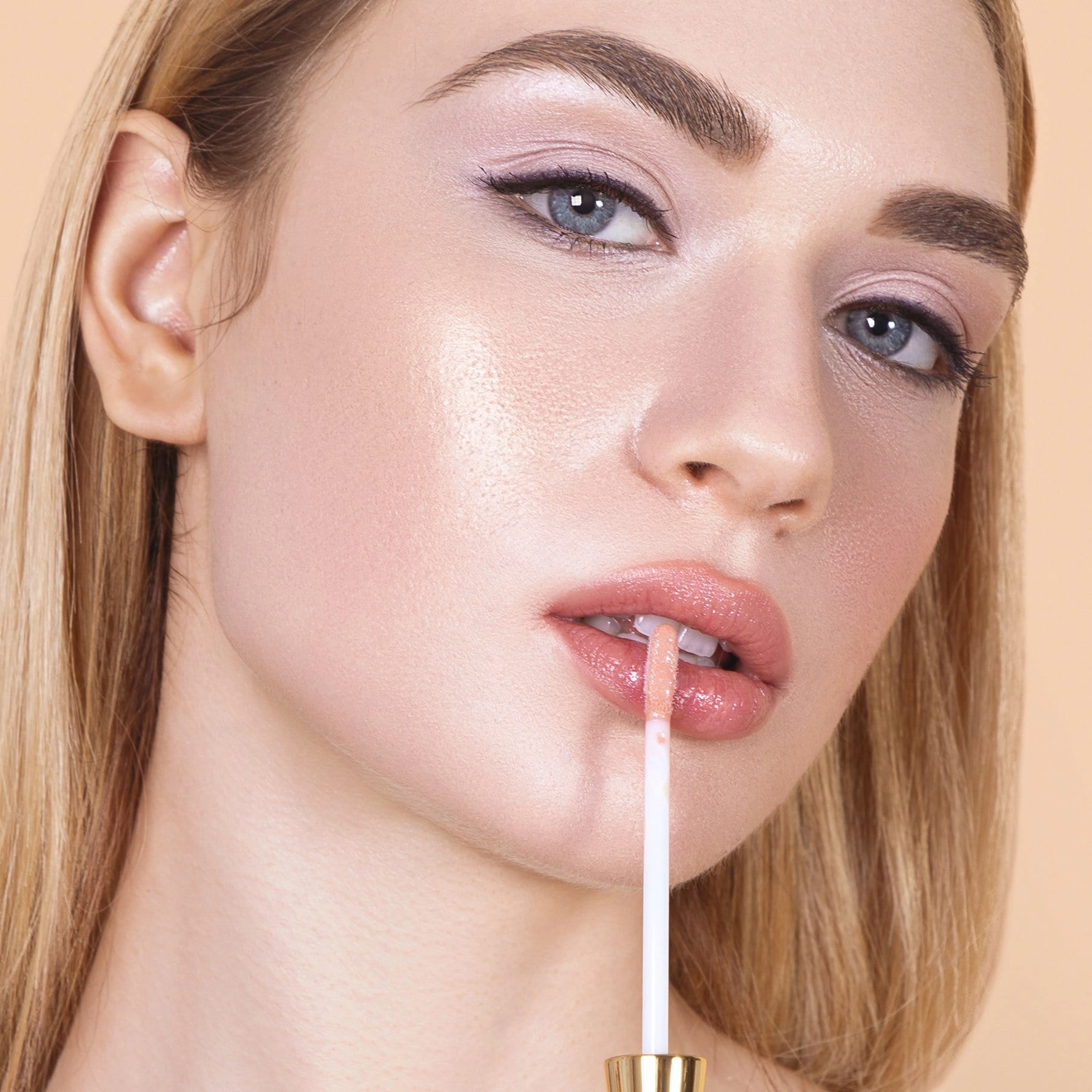Velvet Gloss Plumper 77. It's Over