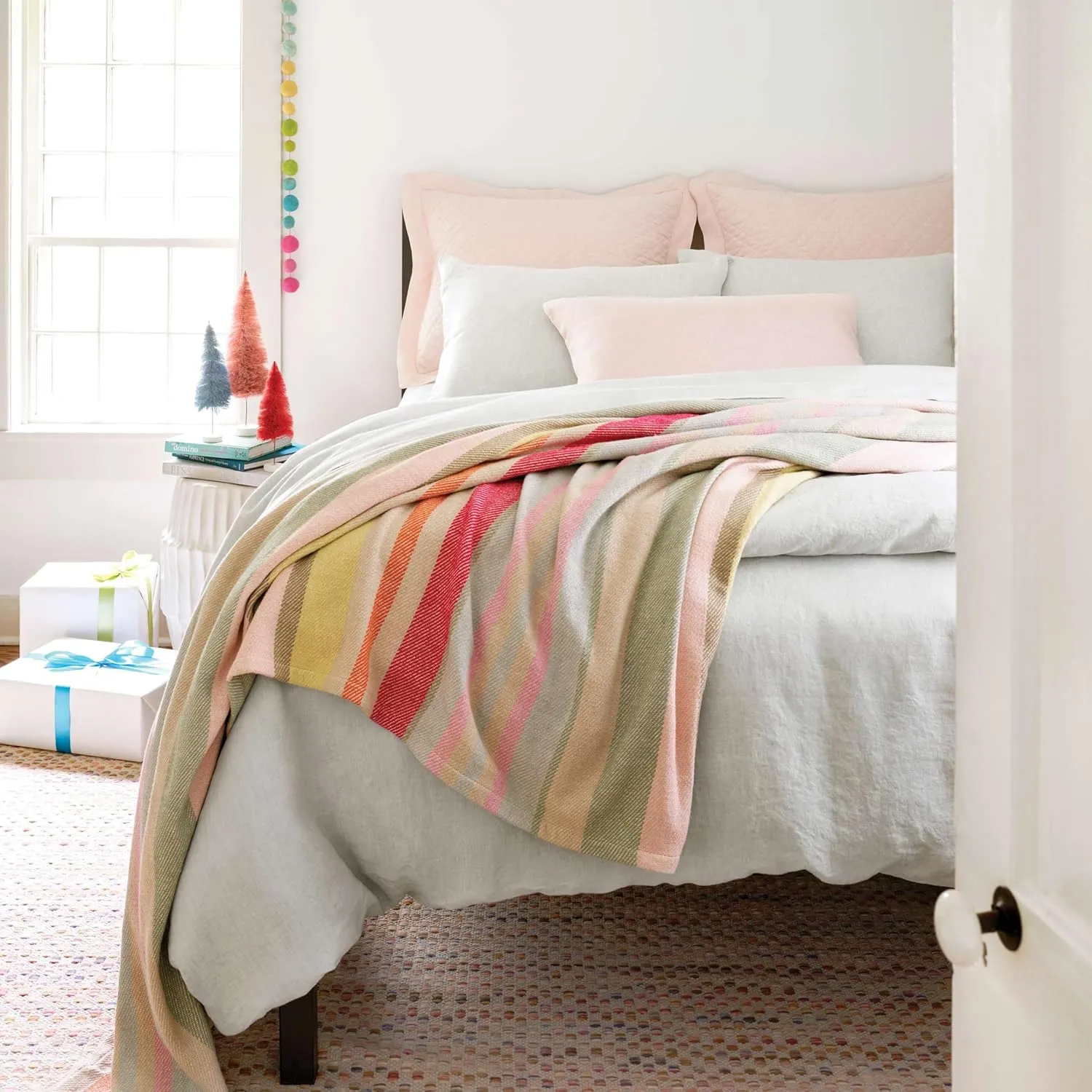 Washed Linen Soft Pink Quilt, King Size, Pink Solid Pattern