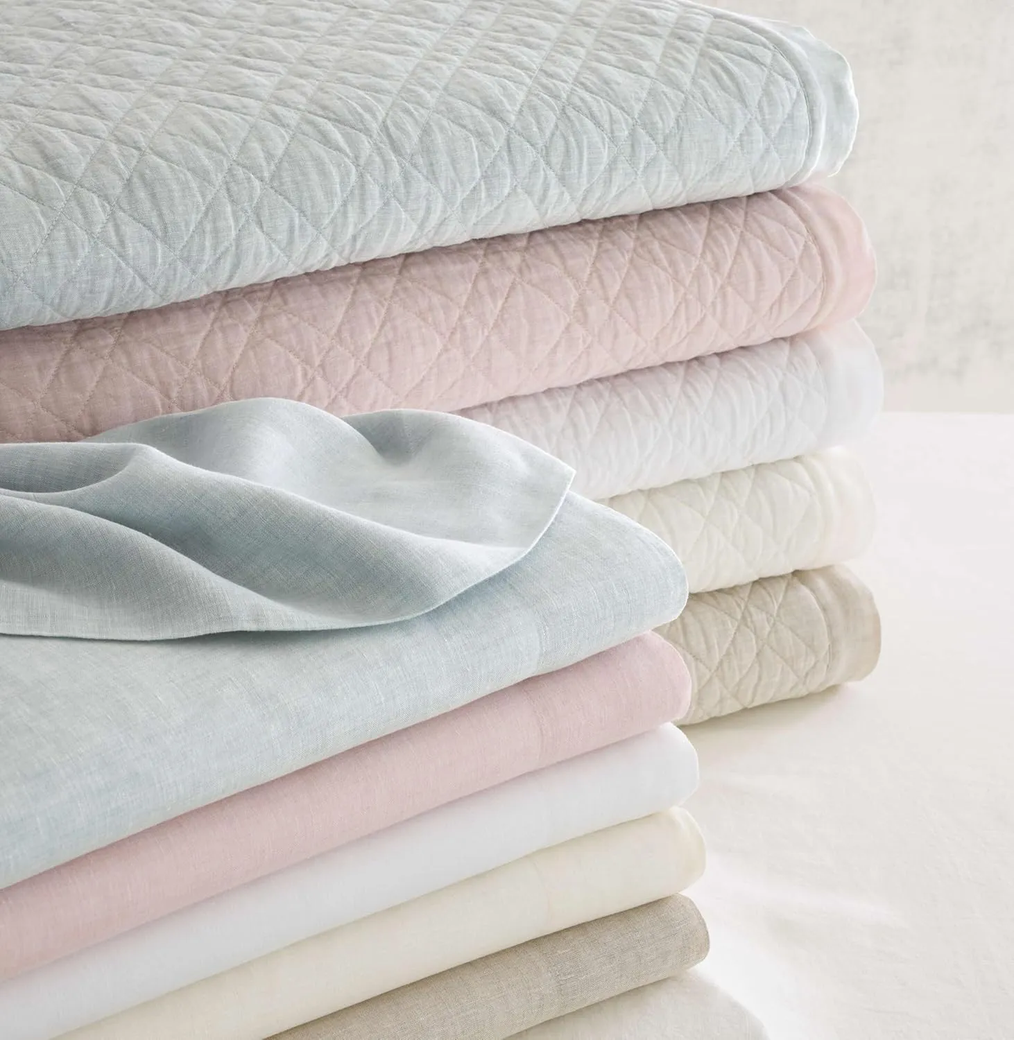 Washed Linen Soft Pink Quilt, King Size, Pink Solid Pattern