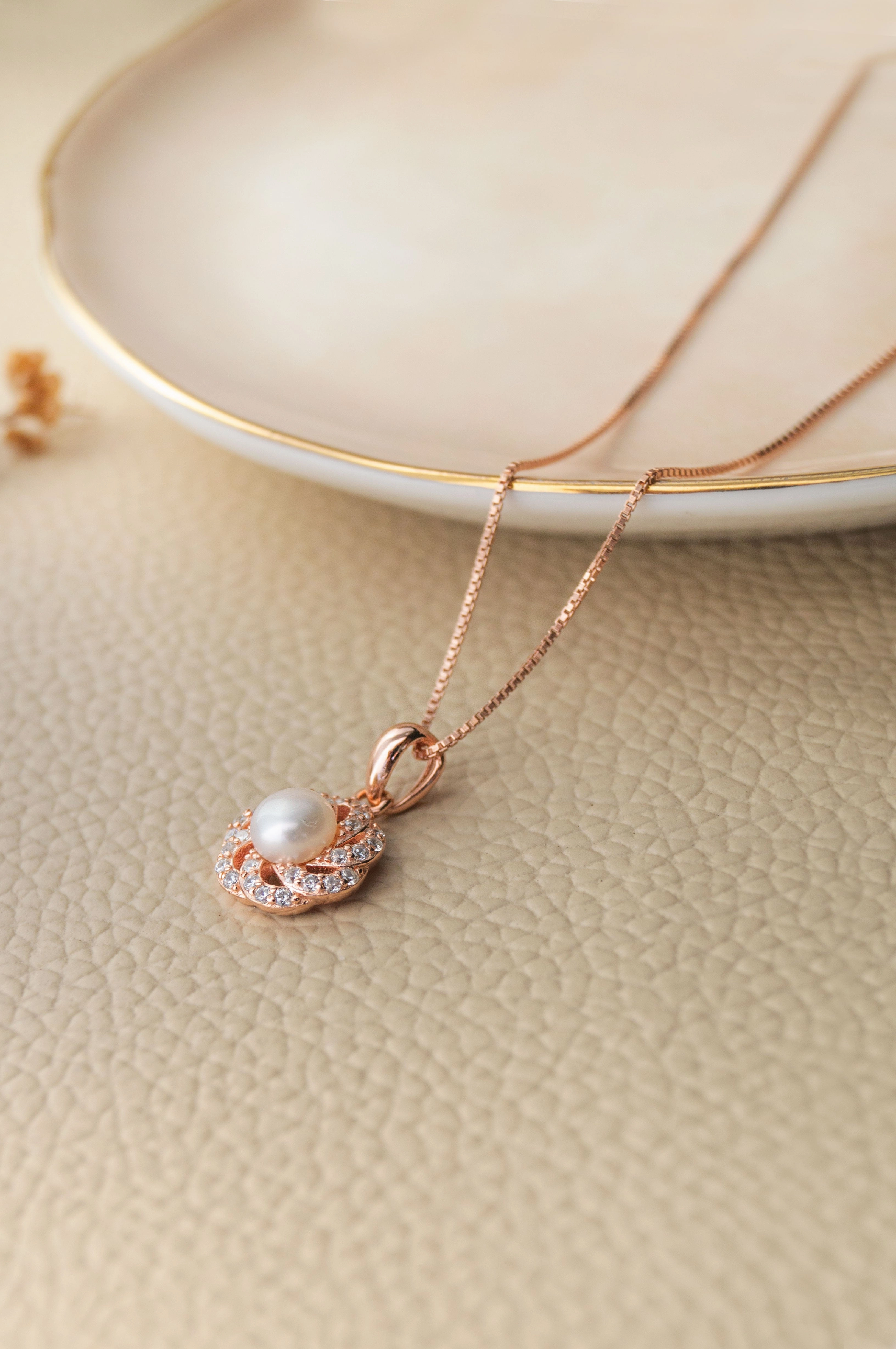 Whirlpool With Pearl Rose Gold Plated Sterling Silver Pendant Set With Chain